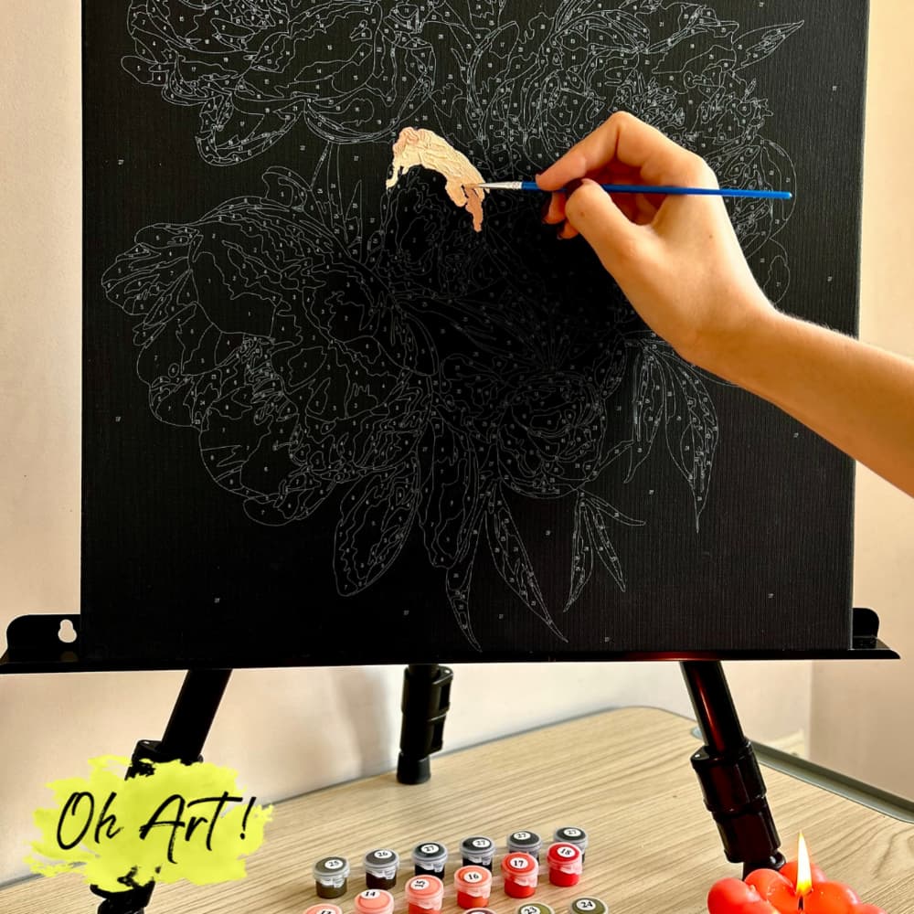 Biały papuga ze złotą farbą