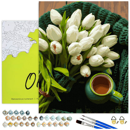 Białe tulipany i kawa – malowanie po numerach Oh Art
